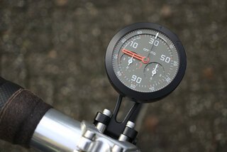 If you're looking for an alternative for common cycling computers, the Omata One is something truely special: it indicates your speed, distance, ascent and time ridden using mechanical hands!